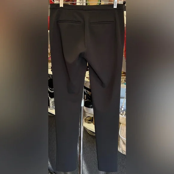 Calvin Klein - Never worn, classic black with gold zipper pockets. Size 4 - Picture 2 of 3